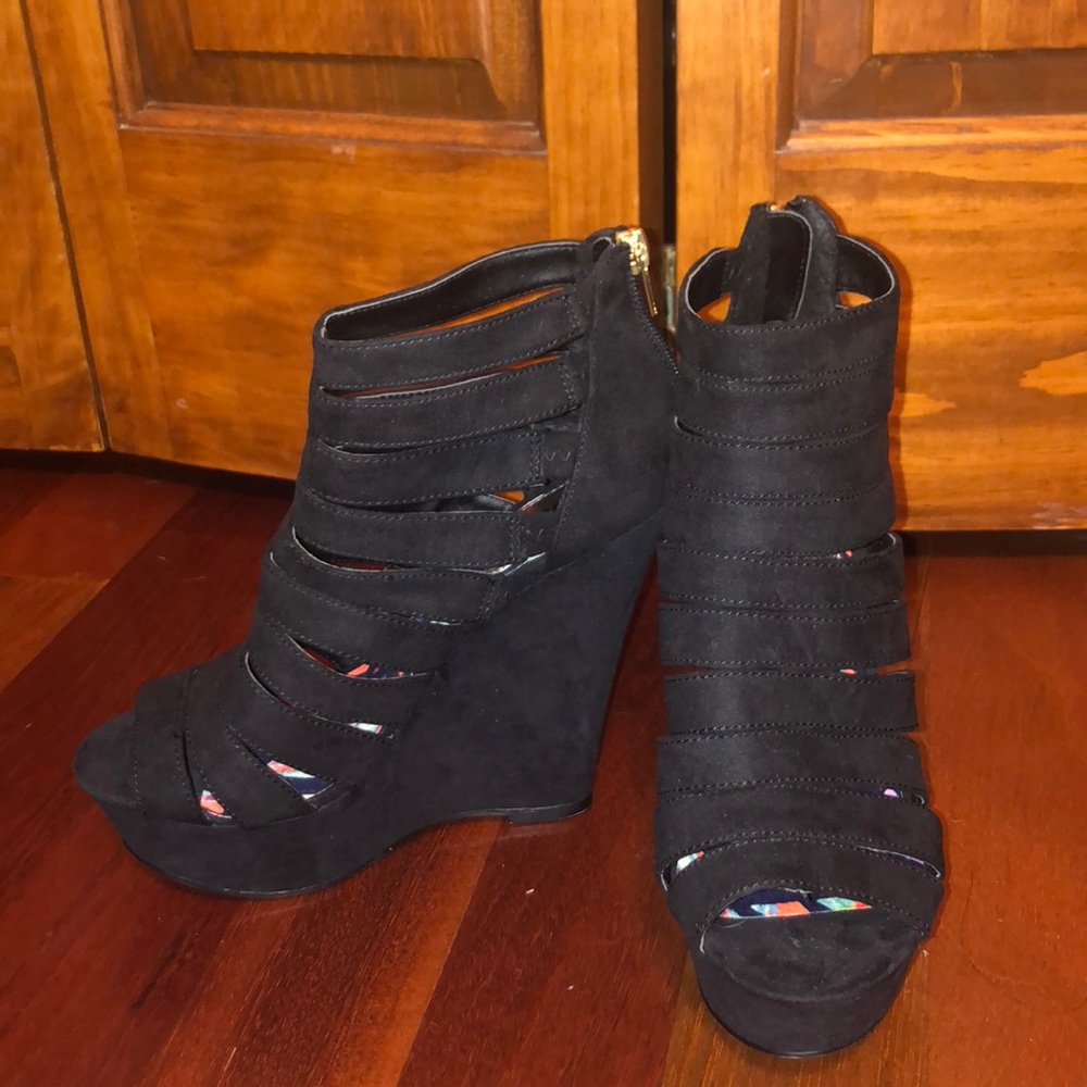 BLACK WEDGES